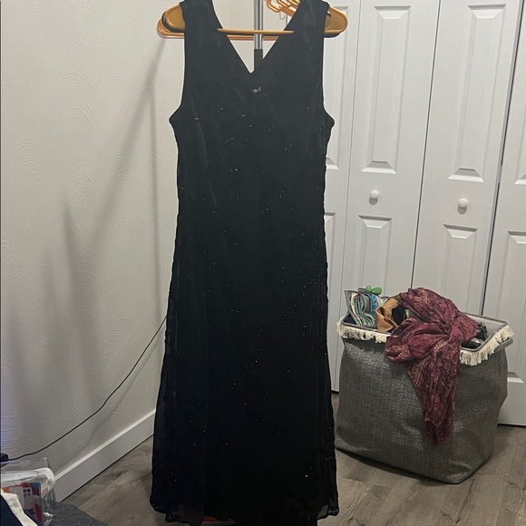 Dresses & Skirts - Elegant Black Sleeveless Dress